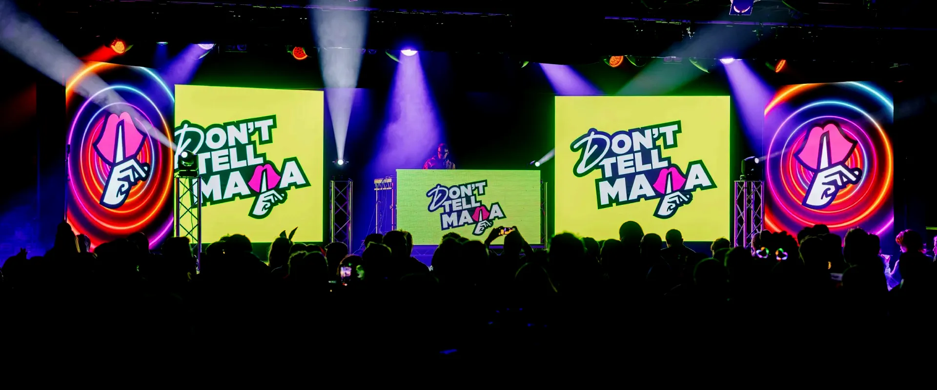 dont tell mama stage